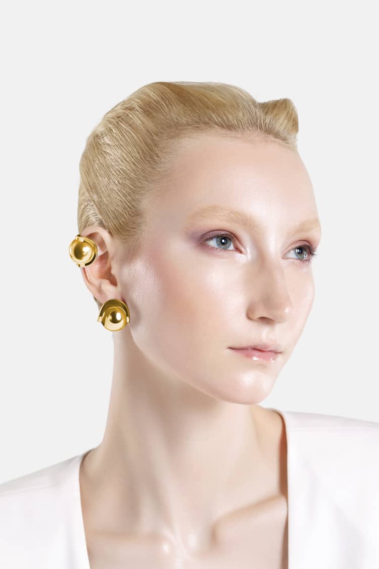 Casa Batlló ball earcuff in gold - Image 3