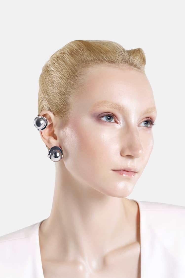 Casa Batlló ball earcuff in silver - Image 3