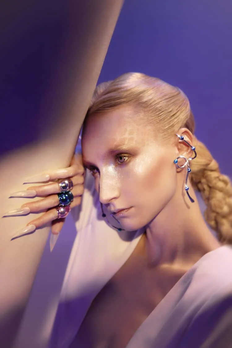 Casa Batlló dangle earcuff in silver - Image 3