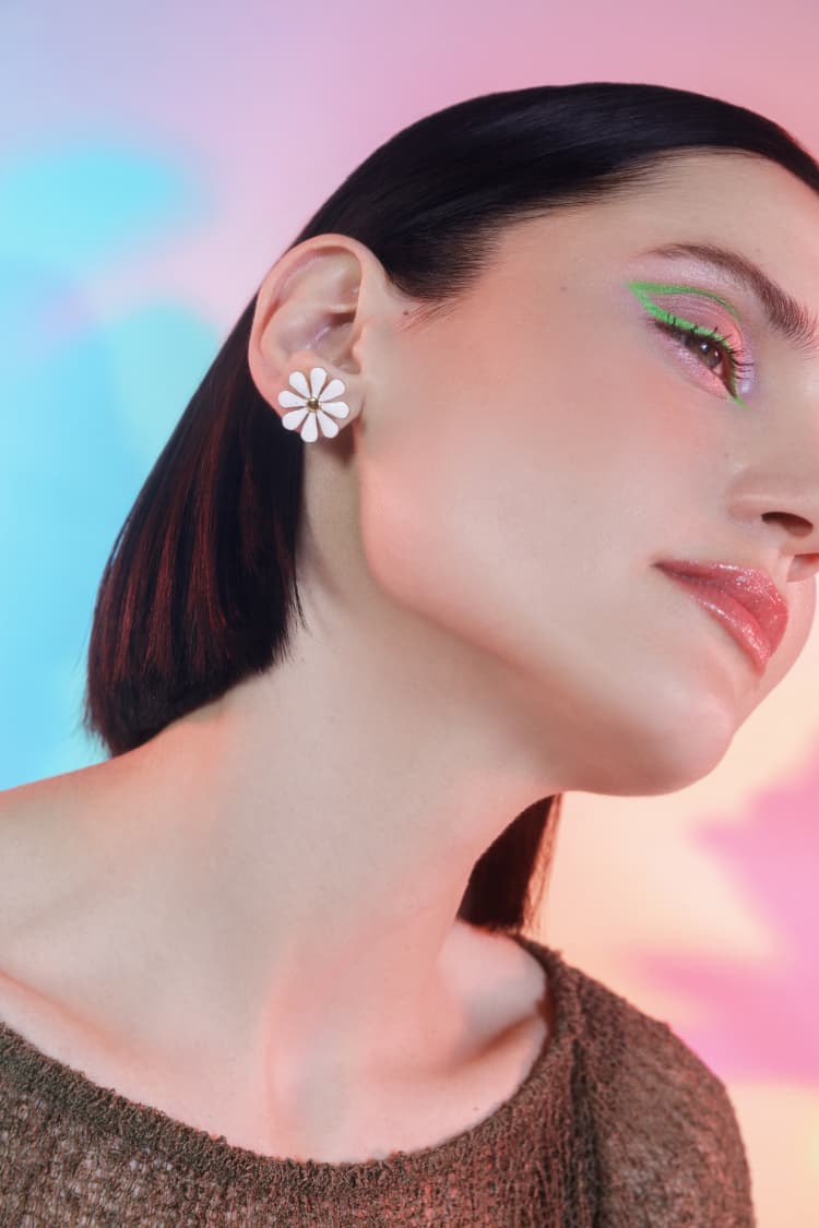 White and Gold Daisy Stud Earrings - Image 2